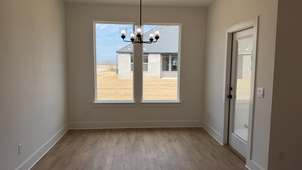 2330 Longfellow Dr - Photo 6 of 16