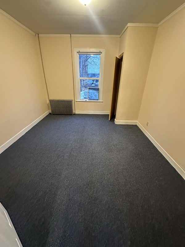 51 College St #2 - Photo 4 of 10