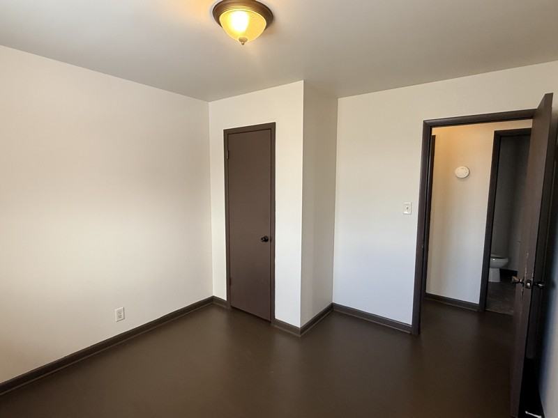 8803 W Thurston Ave - Photo 7 of 13