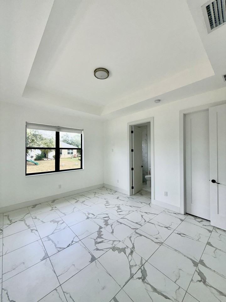 4128 Barbarossa Ave - Photo 4 of 20