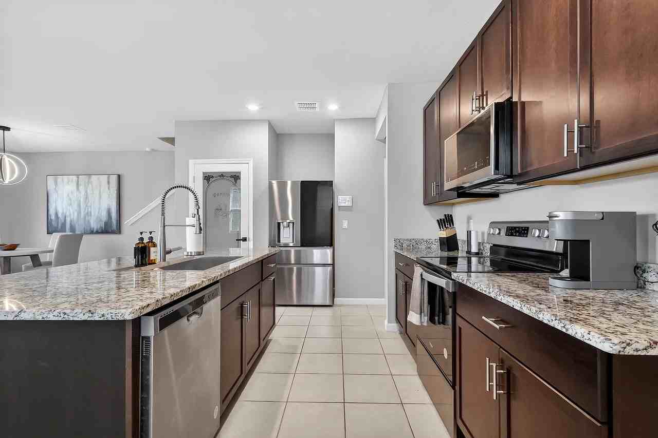 1721 Lindley St - Photo 2 of 15