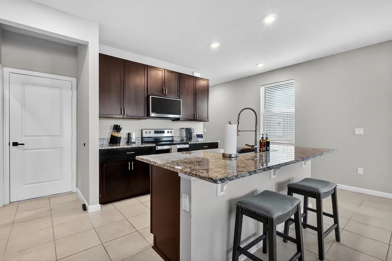 1721 Lindley St - Photo 3 of 15