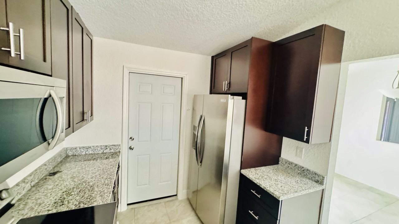 225 Rail Ave - Photo 3 of 20