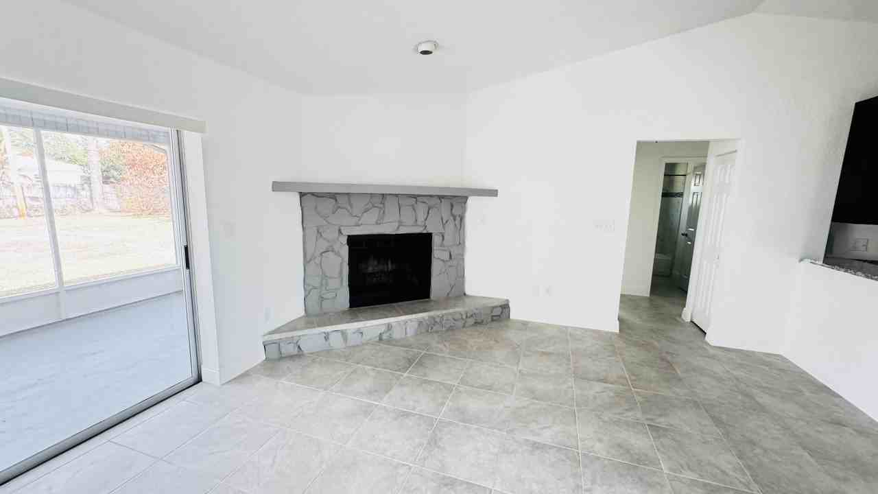 225 Rail Ave - Photo 5 of 20