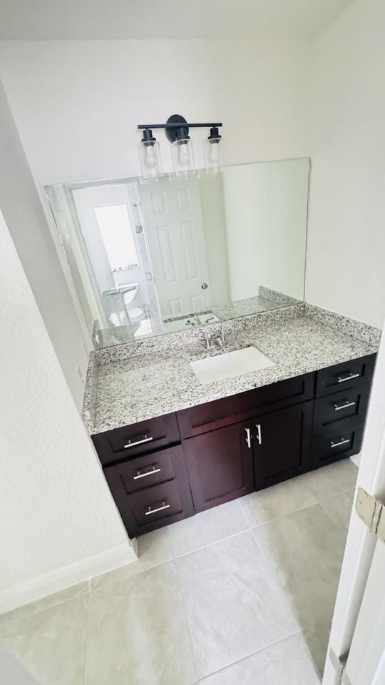 225 Rail Ave - Photo 7 of 20