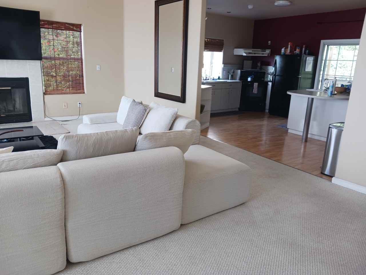 10072 Roseview Dr - Photo 3 of 12