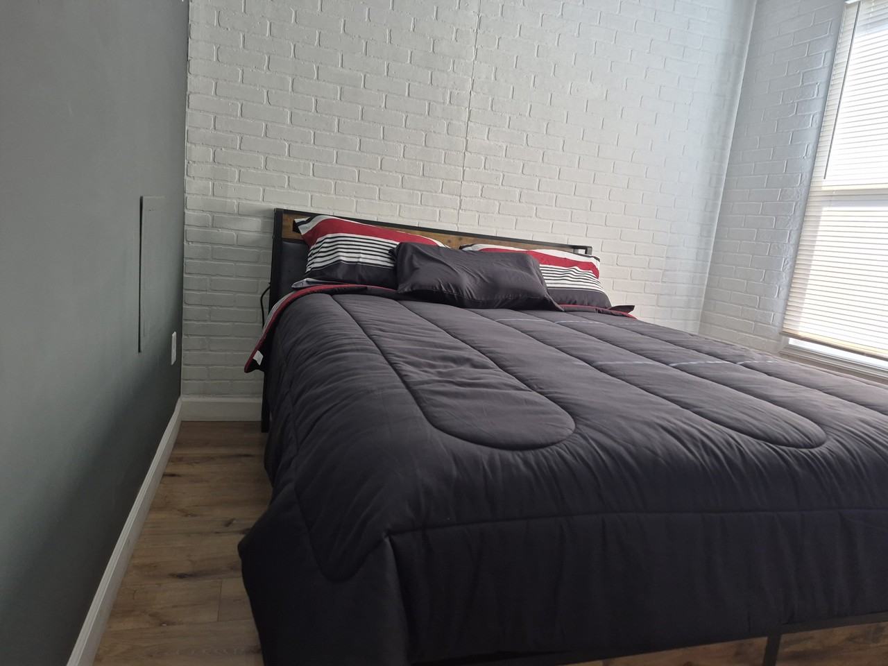 1117 E Garfield St - Photo 4 of 5