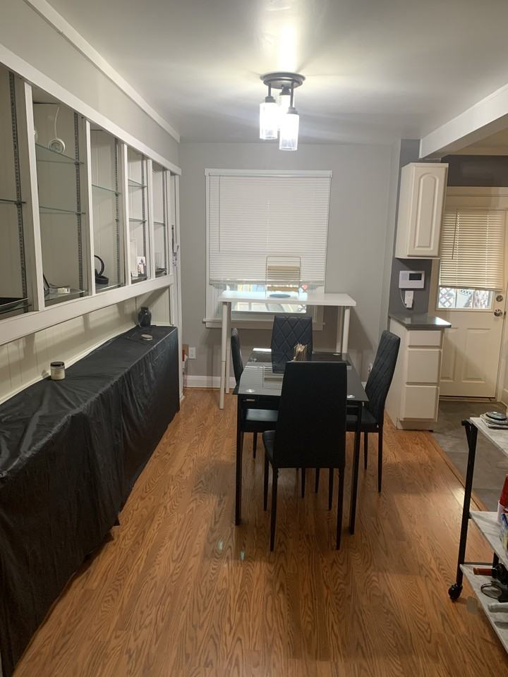 1009 W 43rd St - Photo 3 of 19