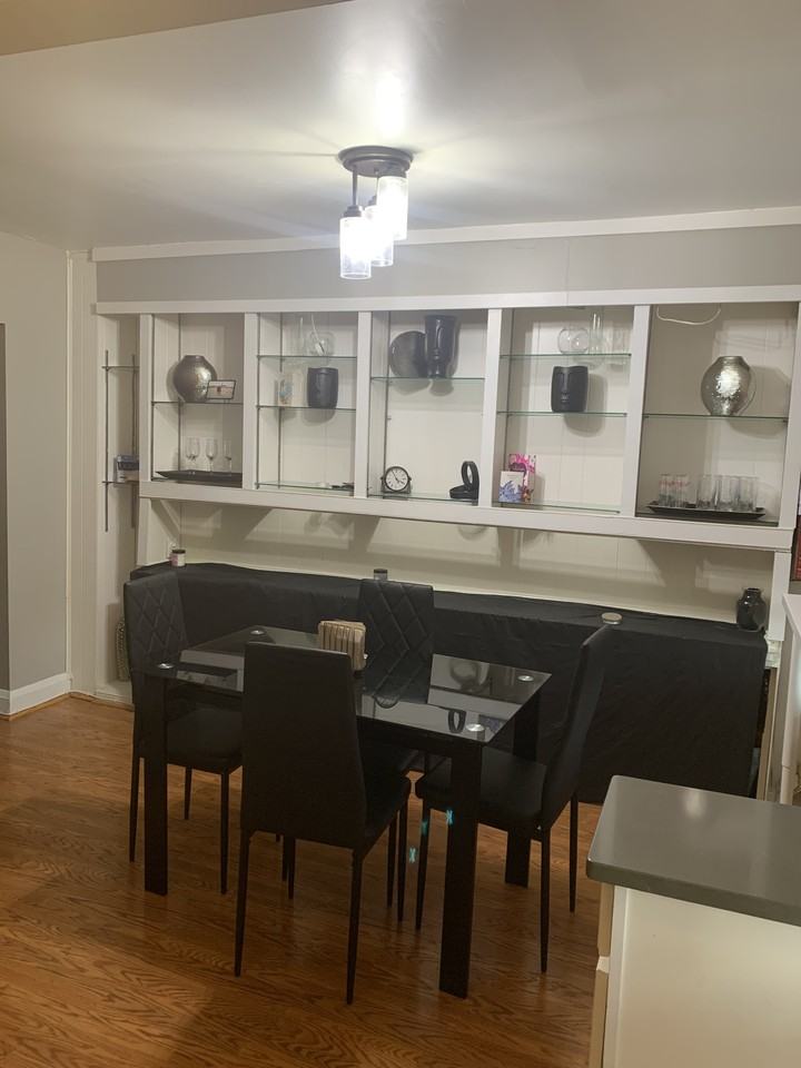 1009 W 43rd St - Photo 4 of 19