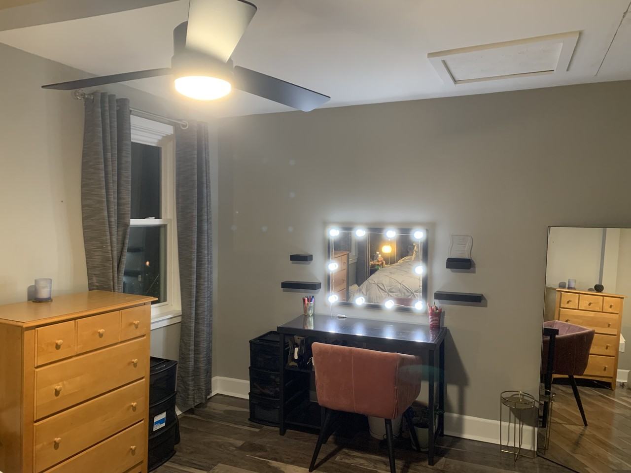 1009 W 43rd St - Photo 7 of 19