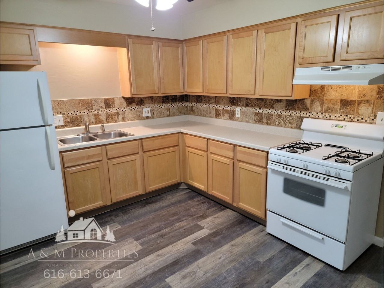 5809 Christie Ave Se - Photo 2 of 18