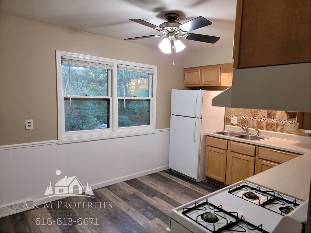 5809 Christie Ave Se - Photo 3 of 18