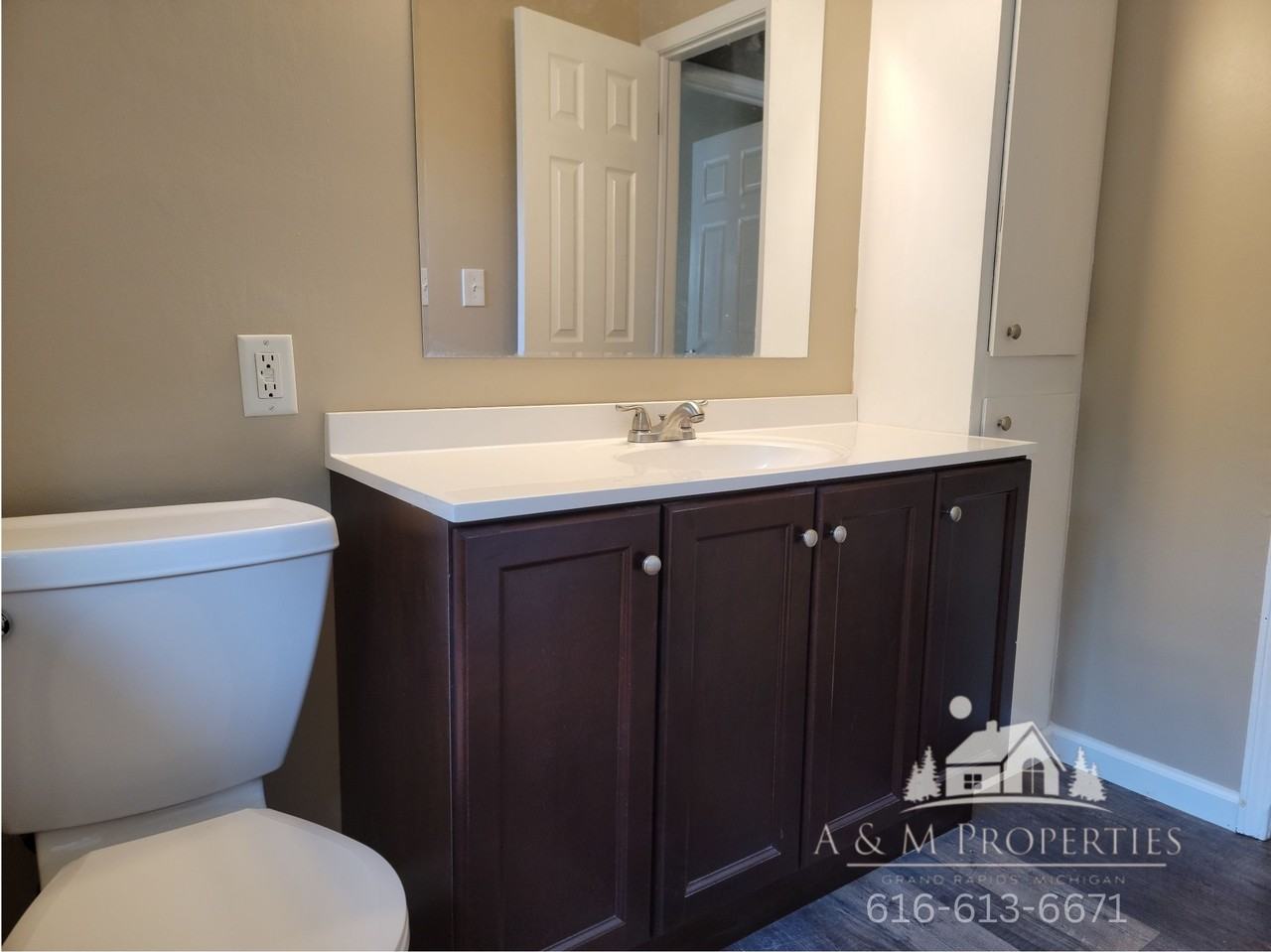 5809 Christie Ave Se - Photo 7 of 18