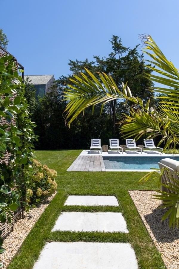 48 Middle Pond Rd - Photo 4 of 22