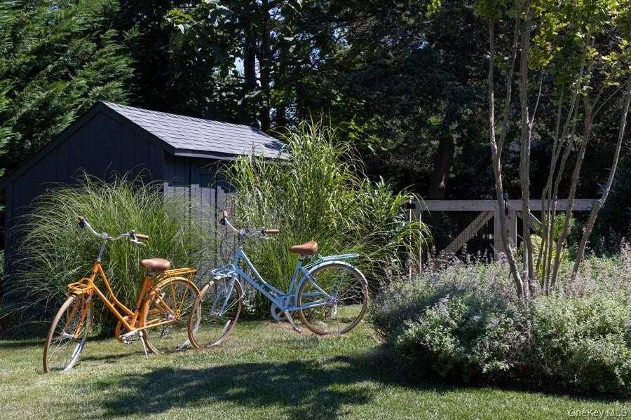 48 Middle Pond Rd - Photo 5 of 22