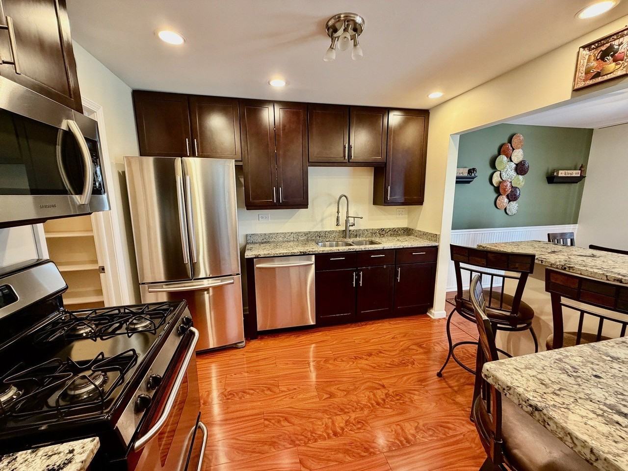 601 Eastview Ct Unit V1 - Photo 5 of 19