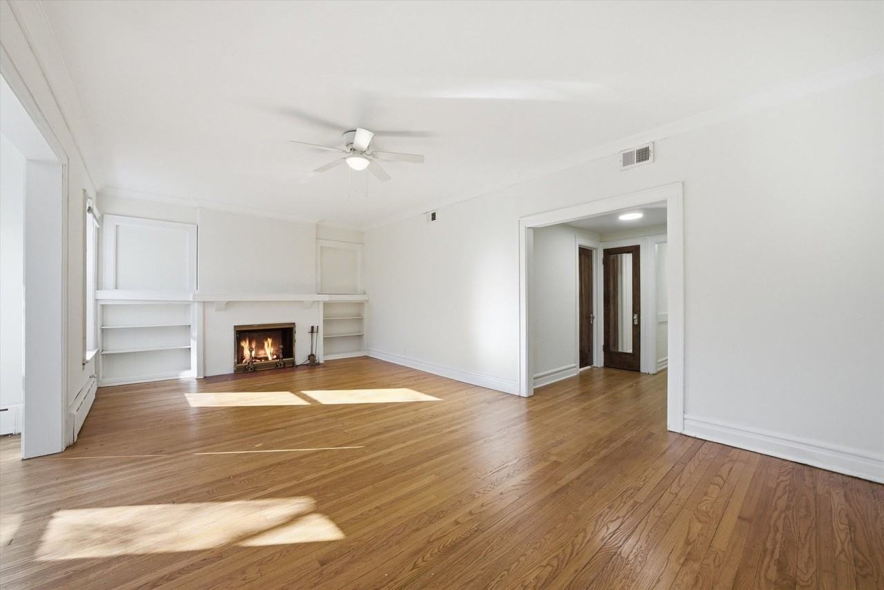 5212 S Ingleside Ave Unit 2 - Photo 4 of 23