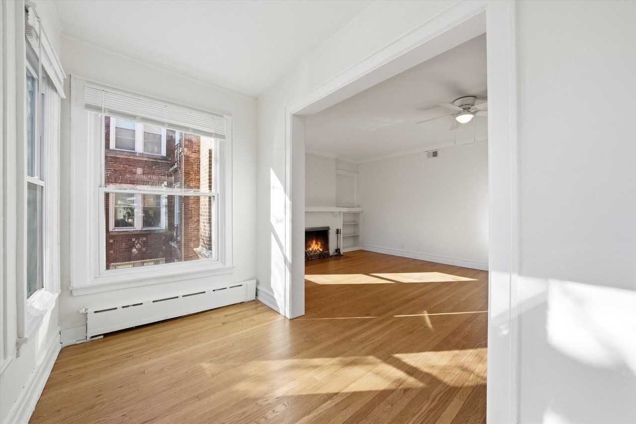 5212 S Ingleside Ave Unit 2 - Photo 6 of 23