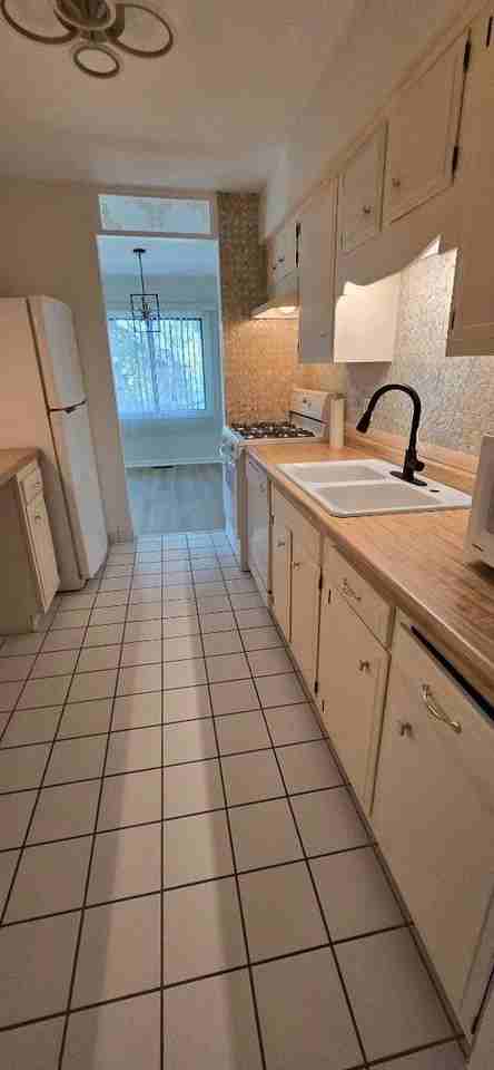 2700 Mitchell Dr Apt 5 - Photo 4 of 11