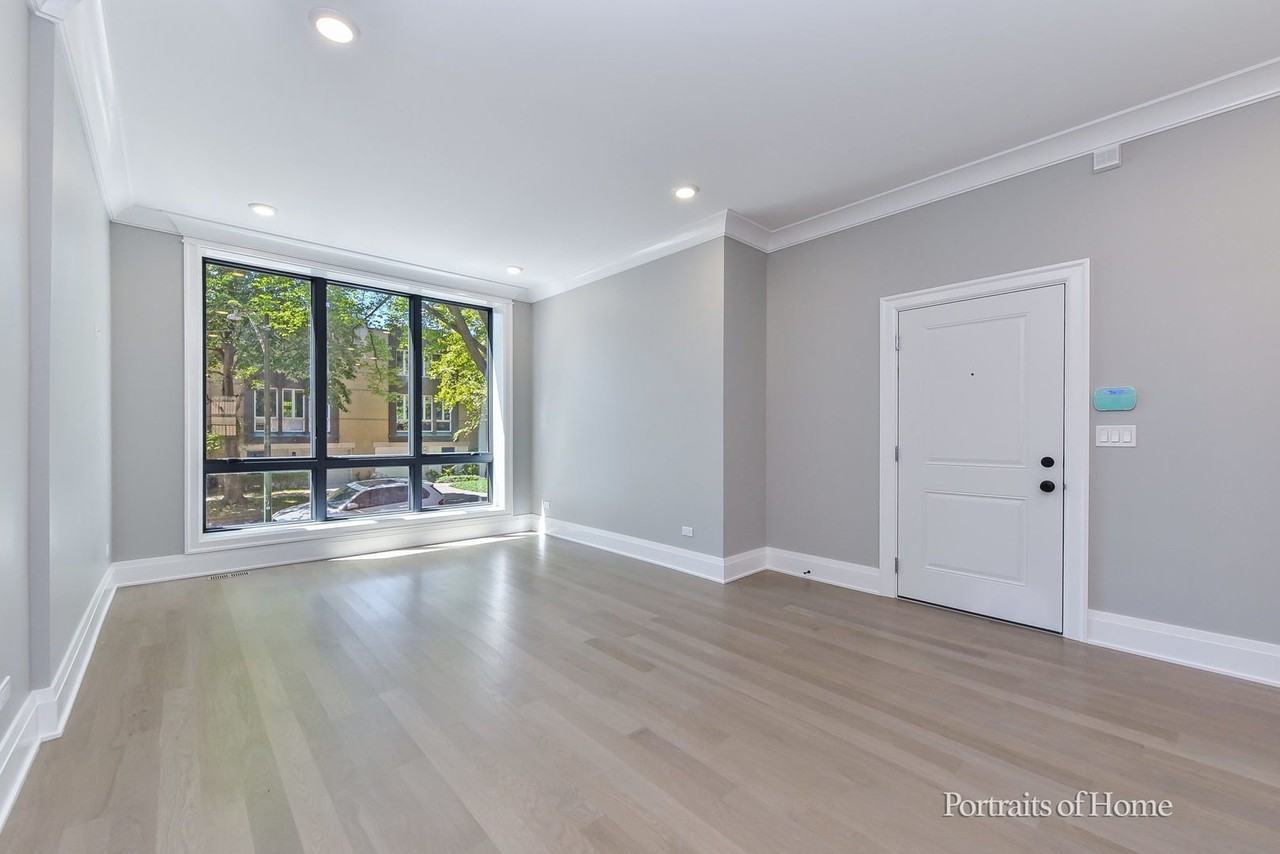 2135 N Lakewood Ave Unit 1 - Photo 3 of 34