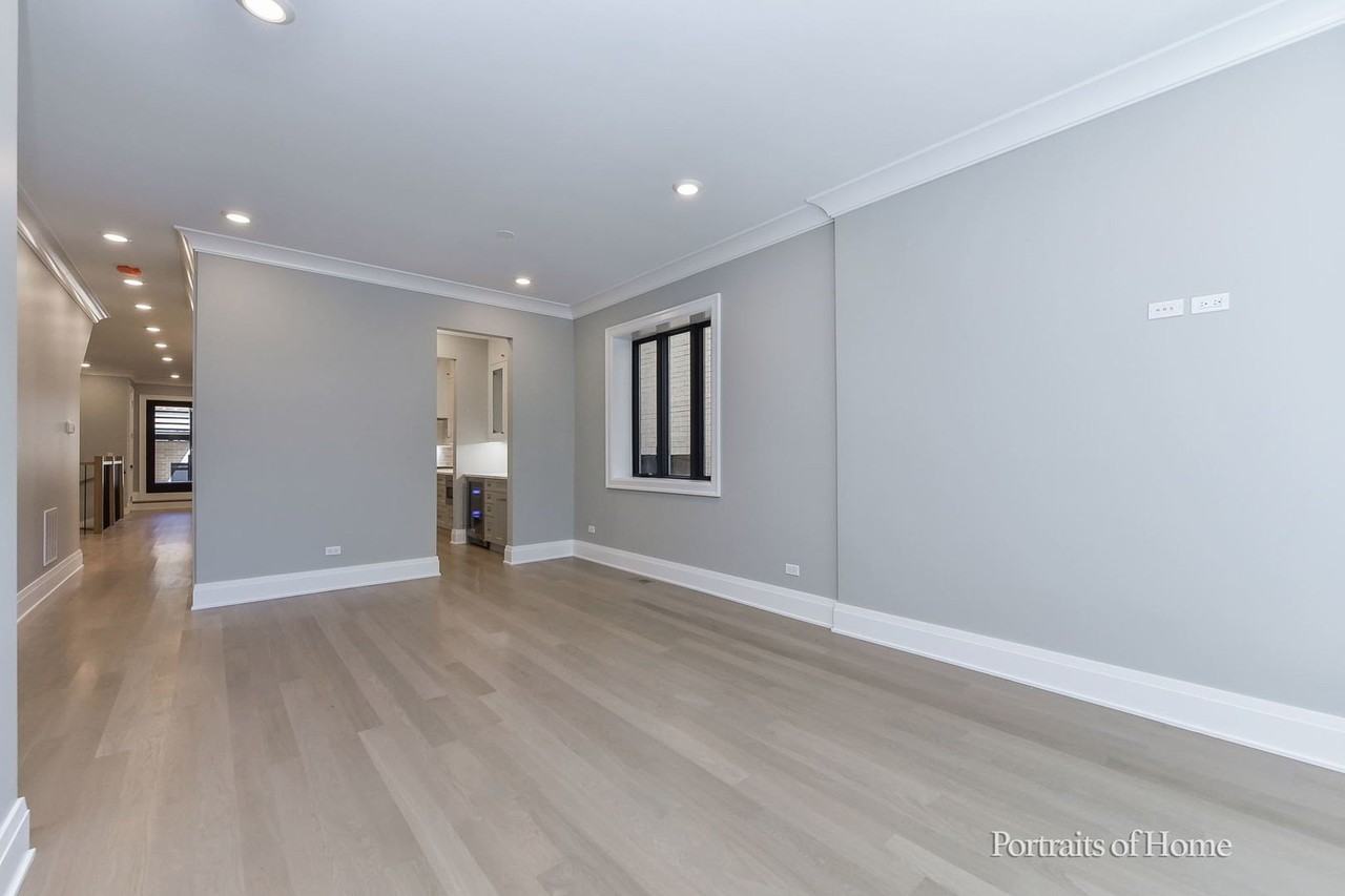 2135 N Lakewood Ave Unit 1 - Photo 4 of 34