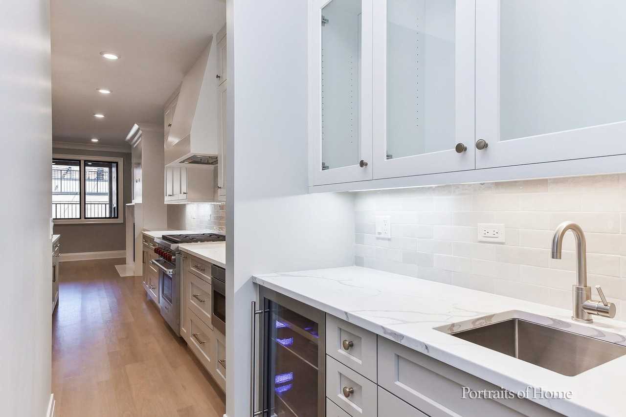 2135 N Lakewood Ave Unit 1 - Photo 5 of 34