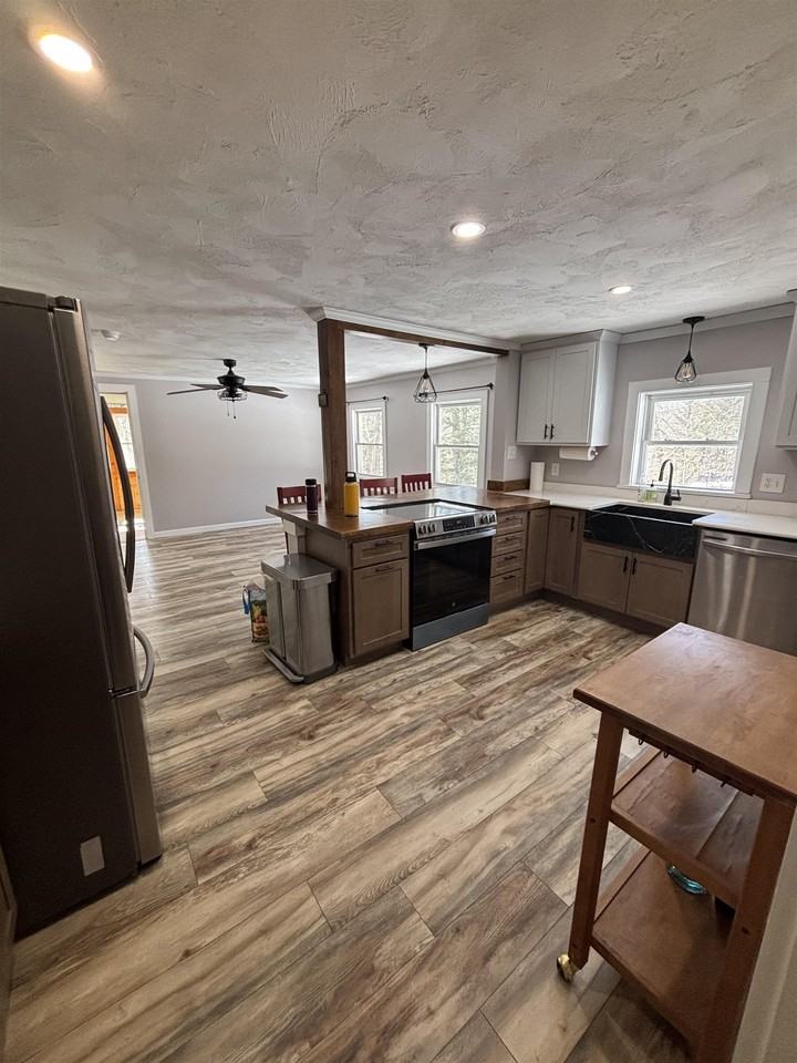 280 Lake Shore Dr - Photo 4 of 19