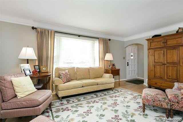 2243 Dorchester Rd - Photo 5 of 22