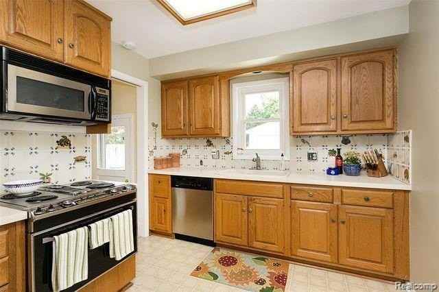 2243 Dorchester Rd - Photo 7 of 22