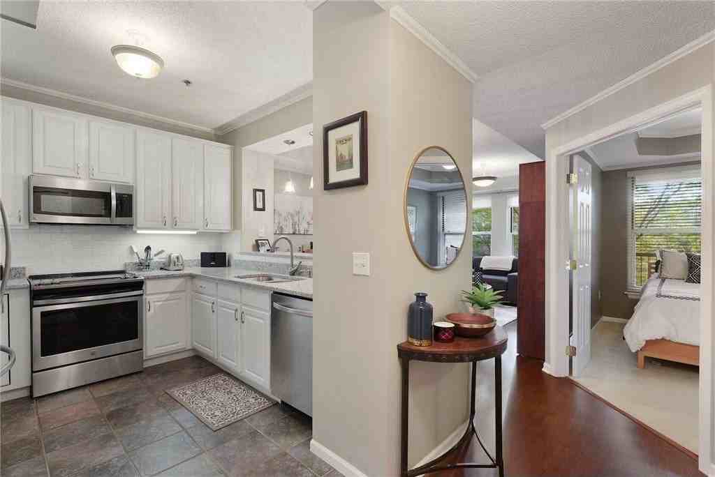 645 N 1st St #304 - Photo 5 of 20