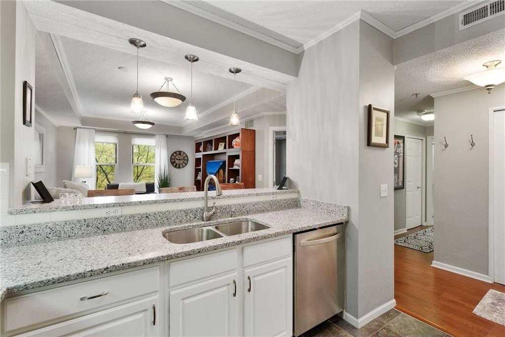 645 N 1st St #304 - Photo 7 of 20