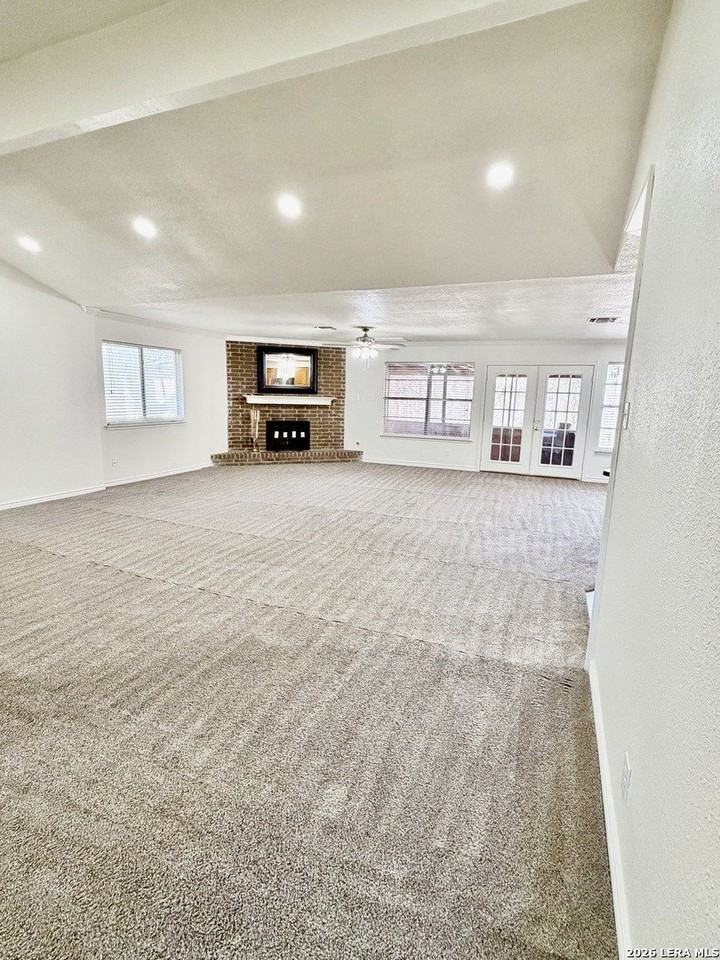 8211 Knute Rockne St - Photo 4 of 30