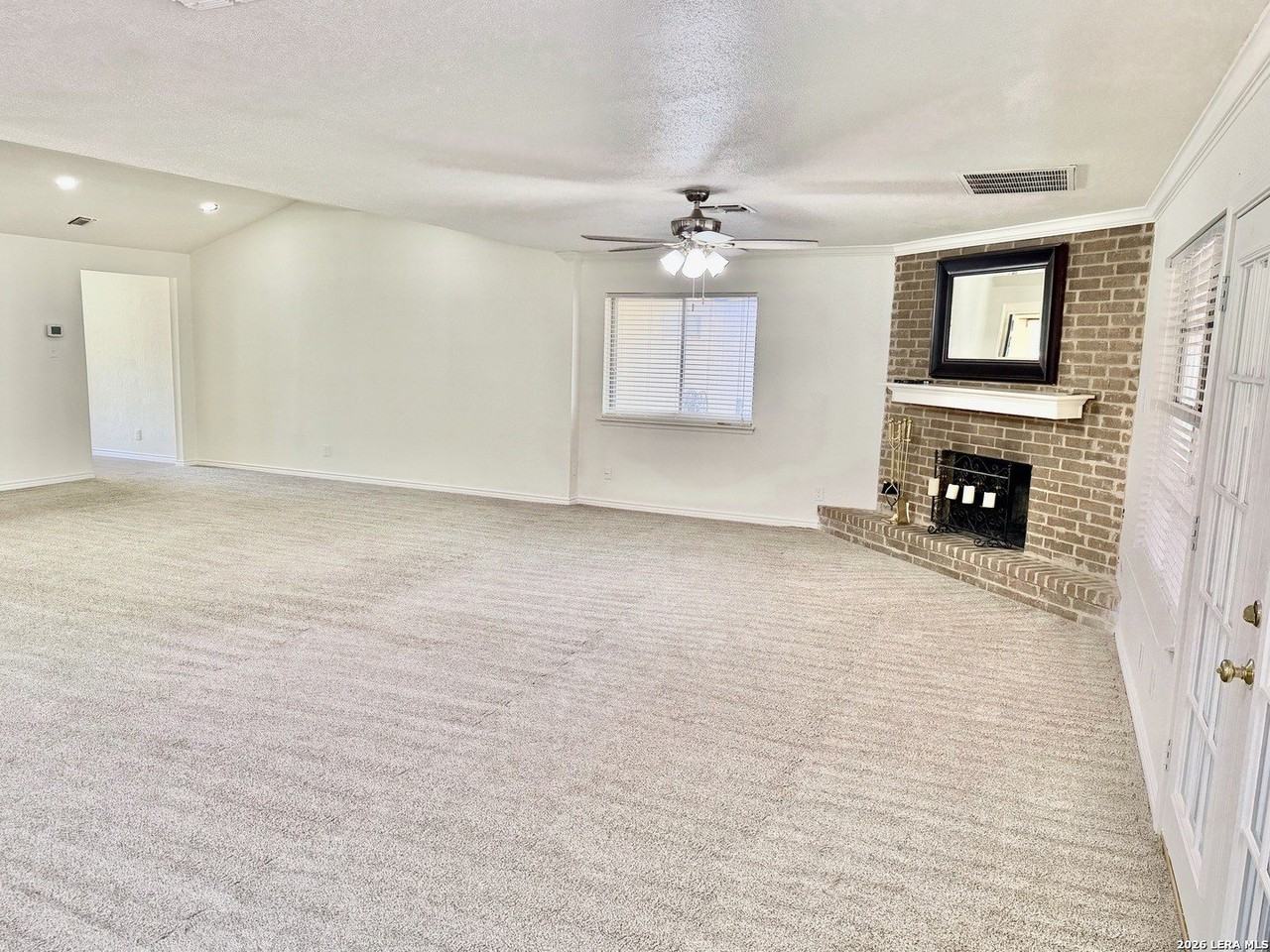 8211 Knute Rockne St - Photo 5 of 30