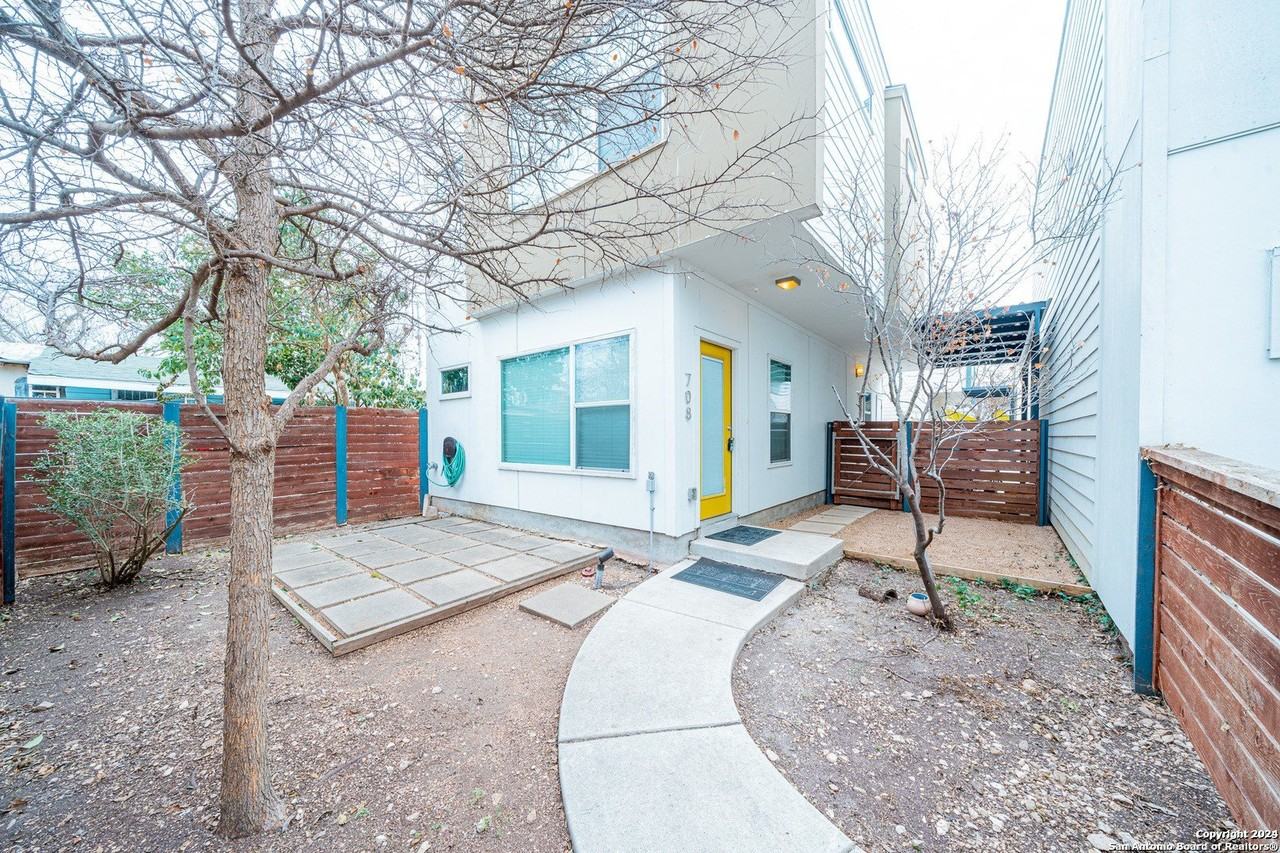 708 N Cherry St - Photo 2 of 15