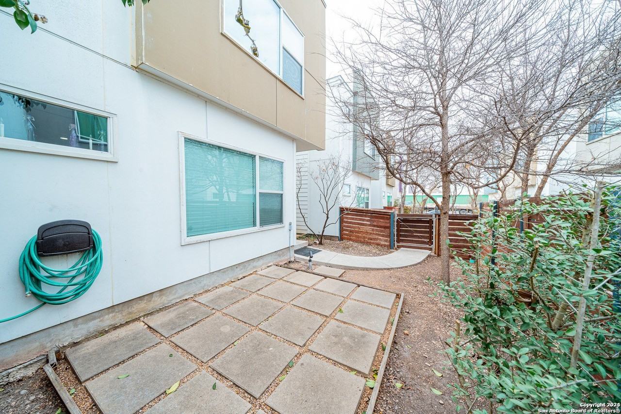 708 N Cherry St - Photo 3 of 15