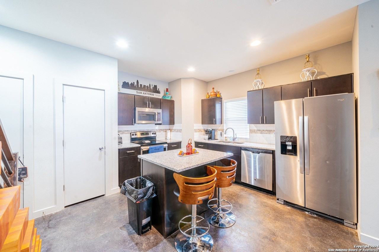 708 N Cherry St - Photo 6 of 15