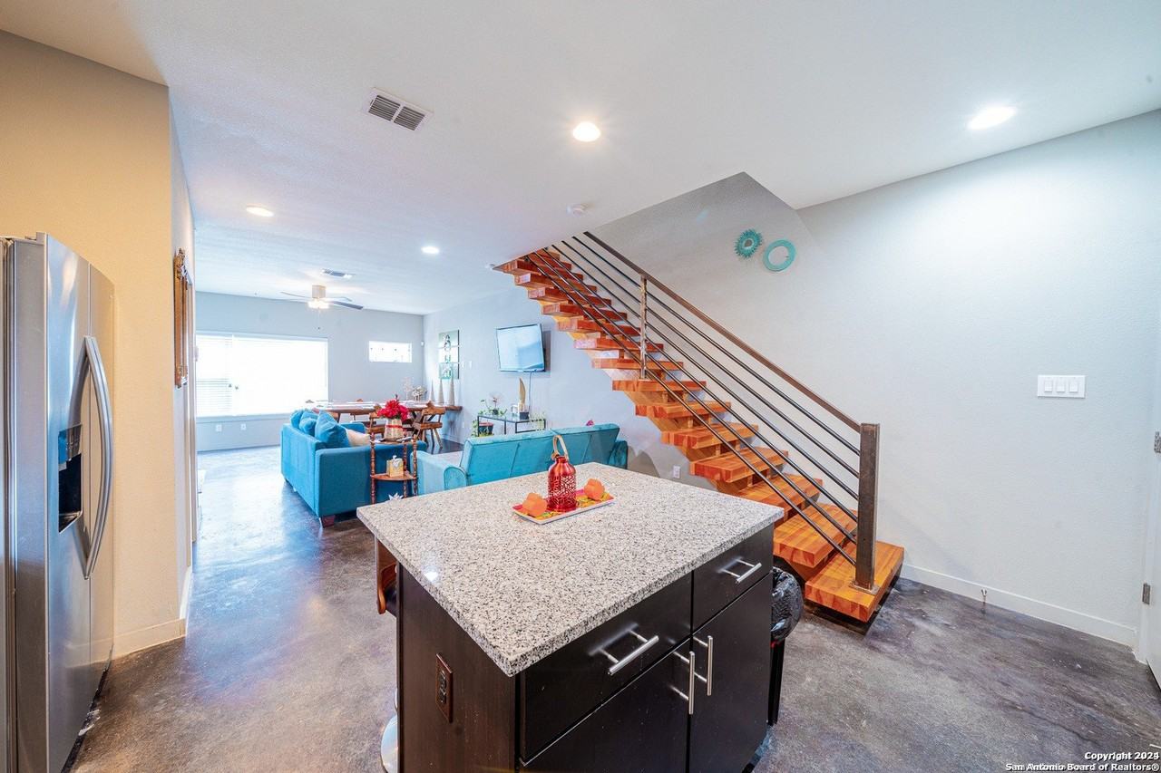 708 N Cherry St - Photo 7 of 15