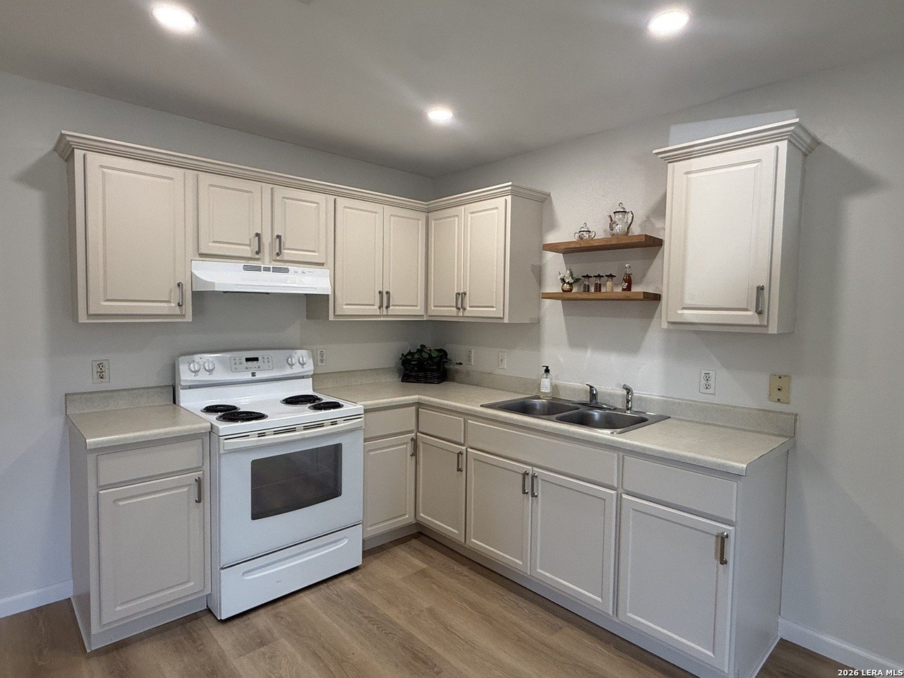 4915 Fortuna Pl - Photo 5 of 19