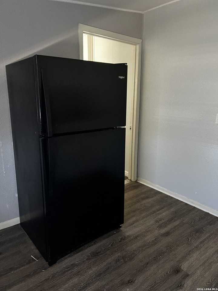 351 Overhill Dr Apt B - Photo 2 of 17