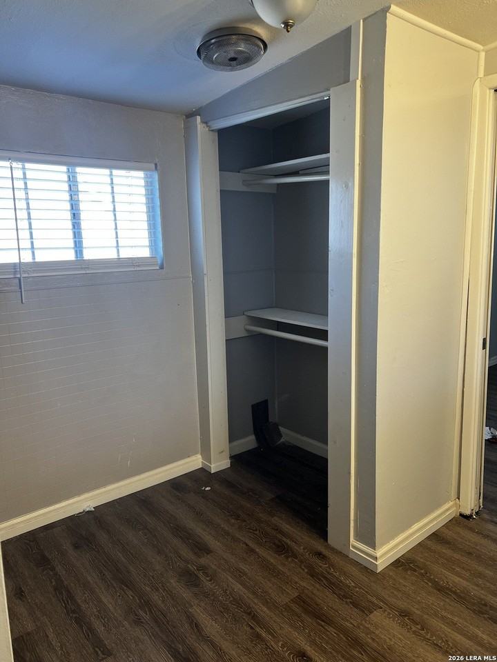 351 Overhill Dr Apt B - Photo 5 of 17