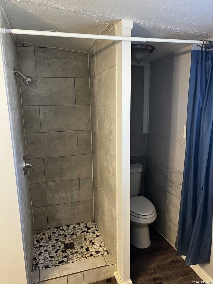 351 Overhill Dr Apt B - Photo 6 of 17