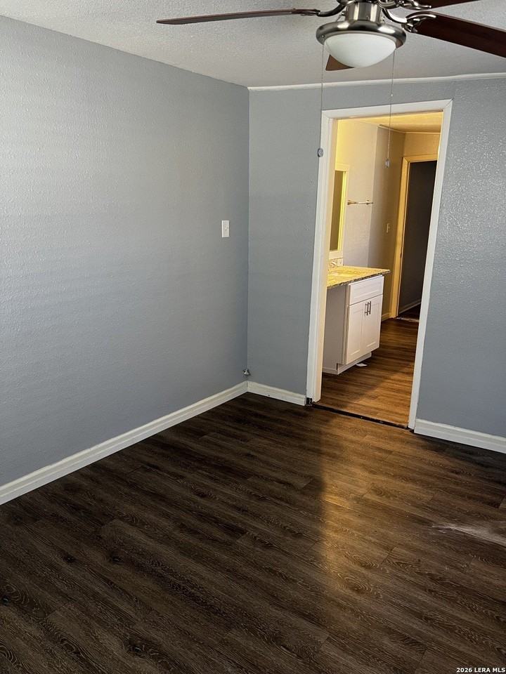 351 Overhill Dr Apt B - Photo 7 of 17