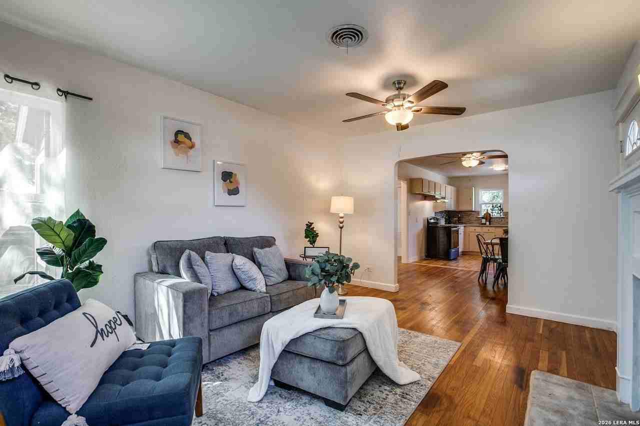 838 Hammond Ave - Photo 2 of 14