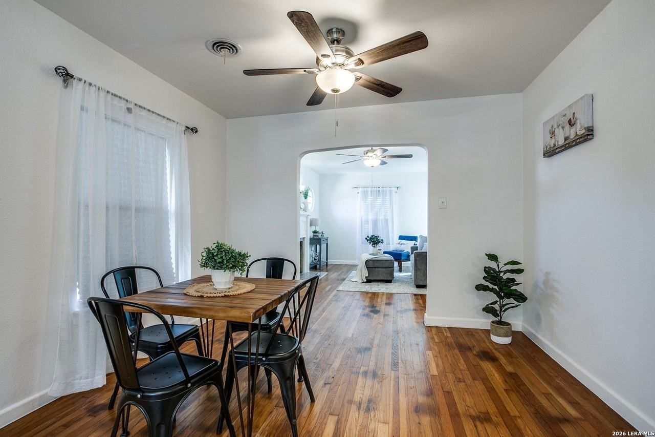 838 Hammond Ave - Photo 7 of 14