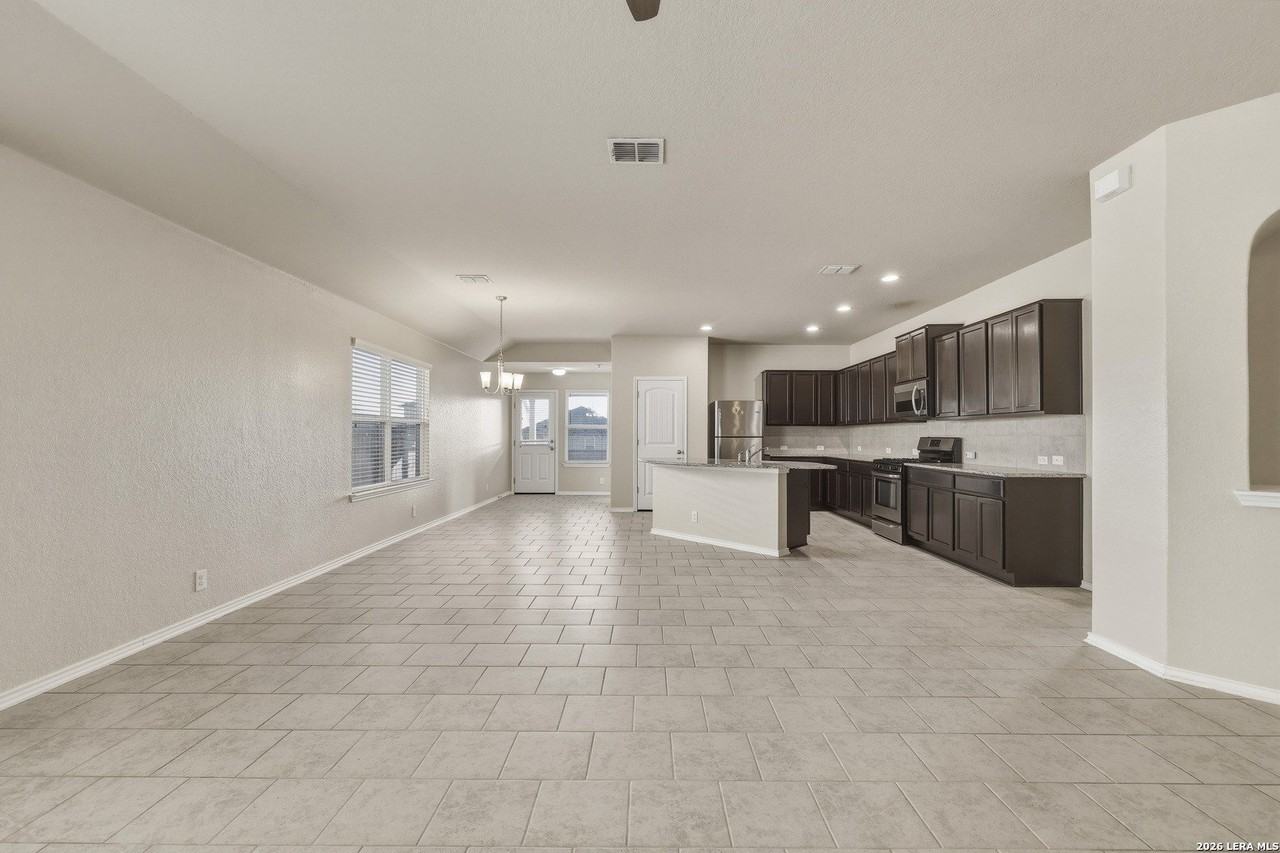 8810 Double Oak - Photo 5 of 30