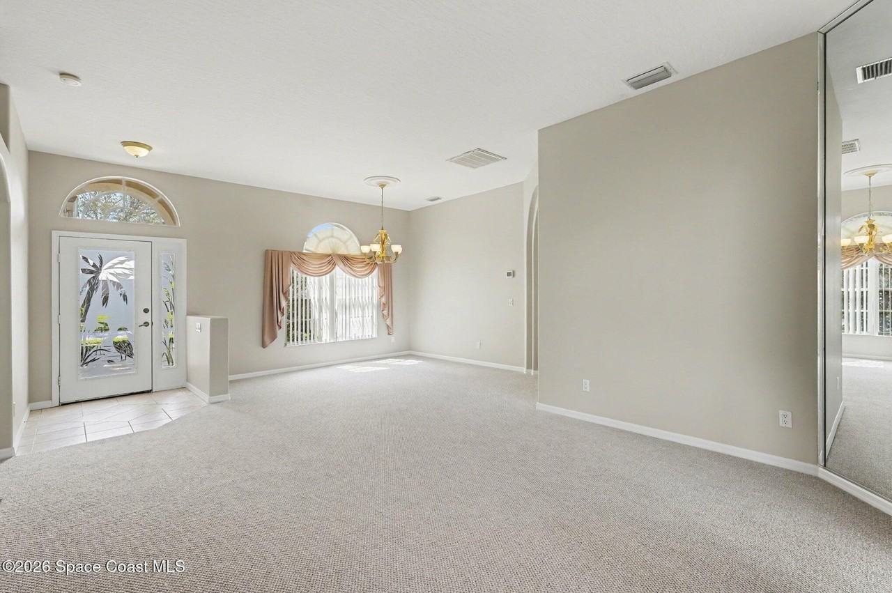 6146 Arlington Cir - Photo 4 of 28
