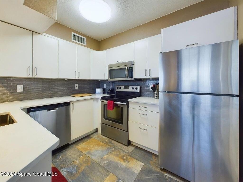 8401 N Atlantic Ave Apt E8 - Photo 5 of 20