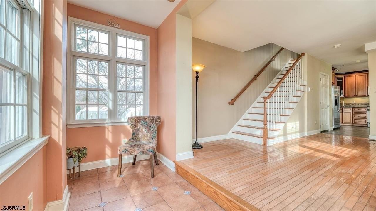 403 Oak Ter - Photo 2 of 14