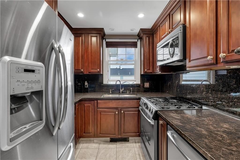 711 Academy Ave Unit 2 - Photo 3 of 19