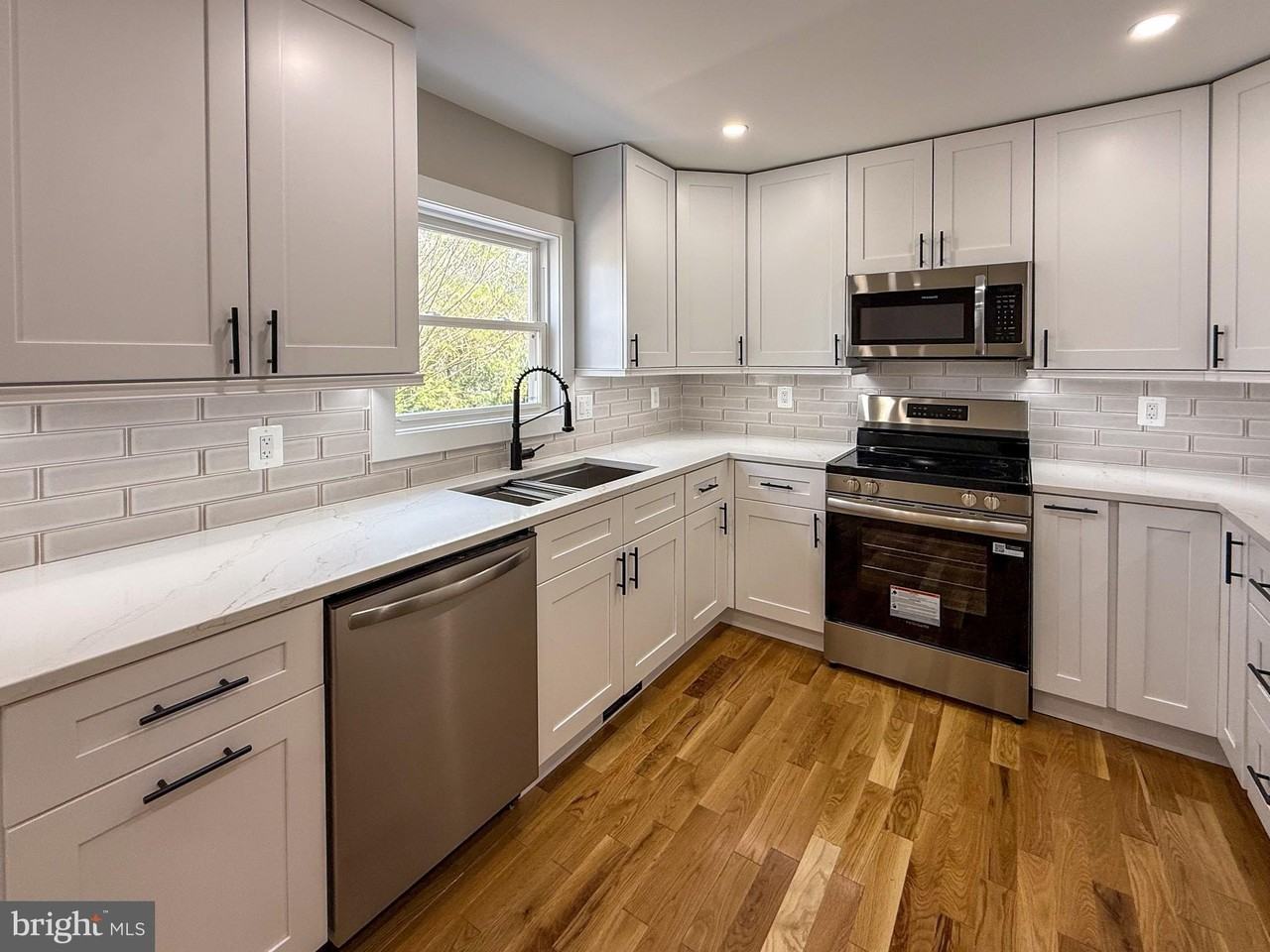 1723 Gabriel Ct - Photo 2 of 18